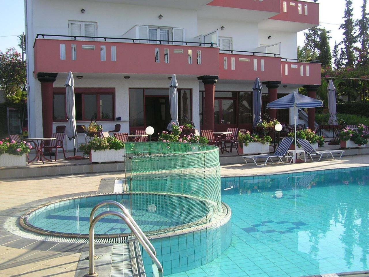 Knossos Aparthotel Panormos  Exterior photo