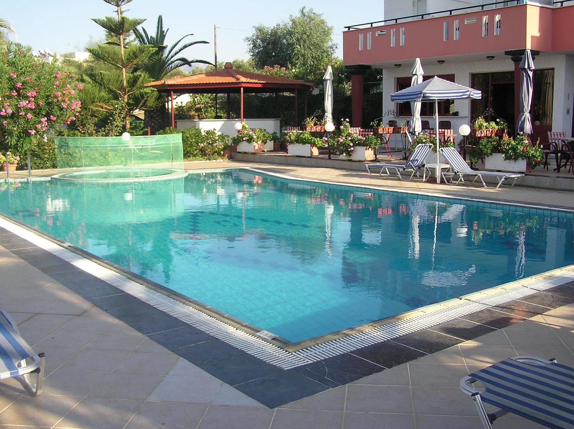Knossos Aparthotel Panormos  Exterior photo